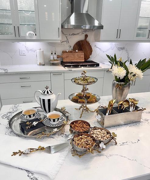 Round Orchid Plate (Gold)